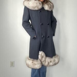 Vintage 1960s glamorous grey 100% wool winter pea coat with fox fur trim